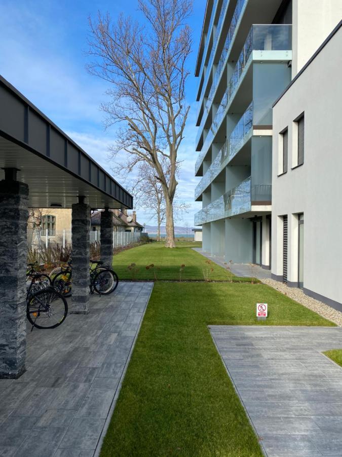 Clyde-Premium Lelle Waterfront Private Apartment Balatonlelle Exterior photo